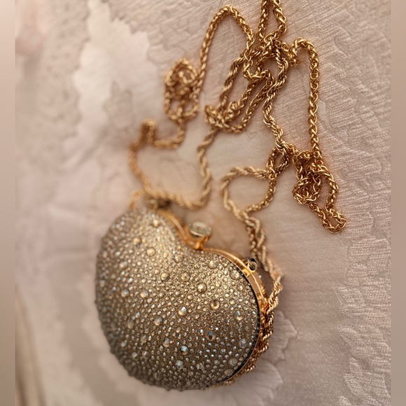 Gold Crystal Embellished Heart Clutch - Picture 4 of 9